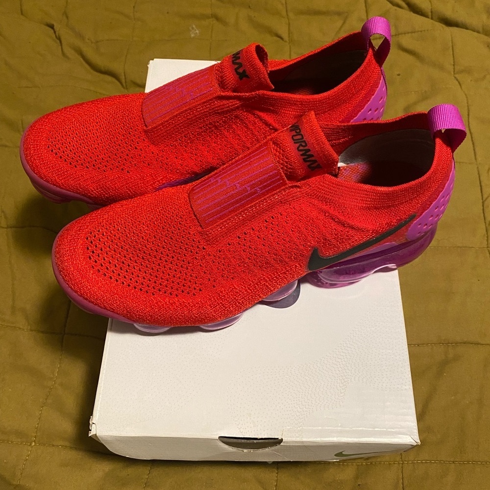 Like new worn once WMNS AIR VAPORMAX MOC 2
LACELESS FUTURISM